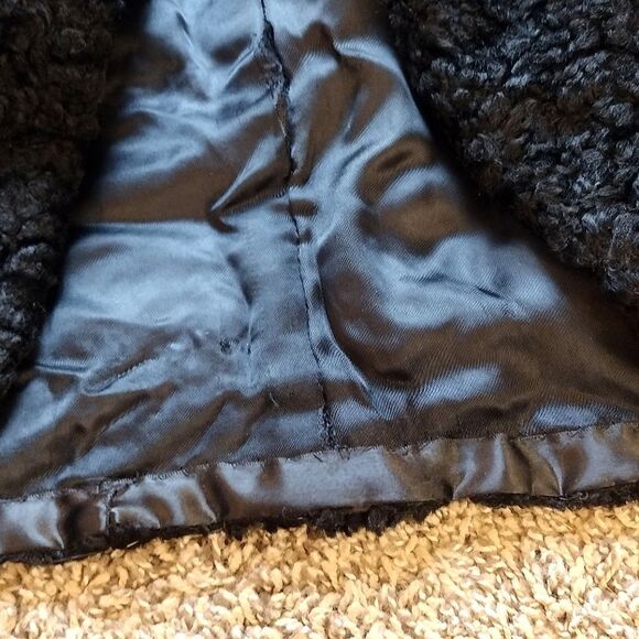 Women's Faux Black Lamb Fur, Broad Shoulder Cropped Winter Coat -Size Small? - Picture 13 of 14